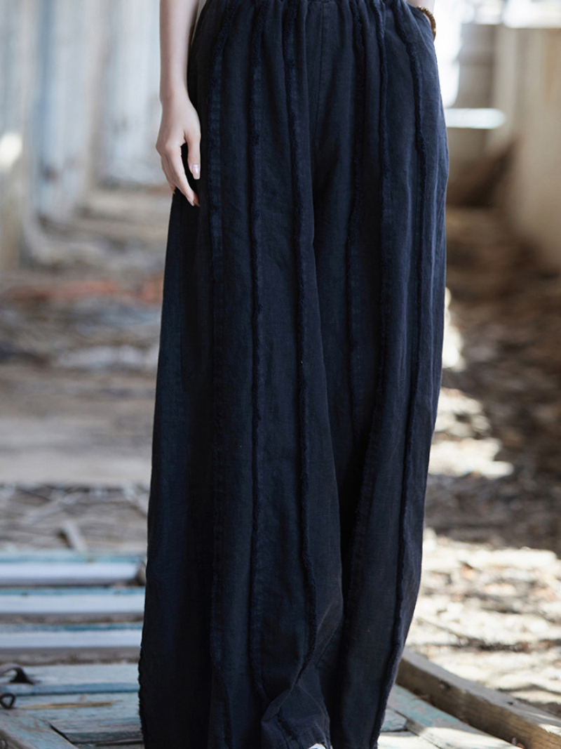 Women's wearing black wide-leg pants 
