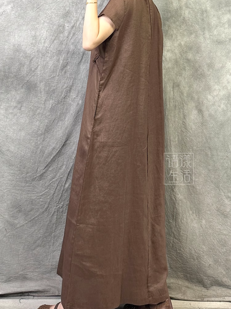  dress brings a refined yet relaxed vibe to any summer look